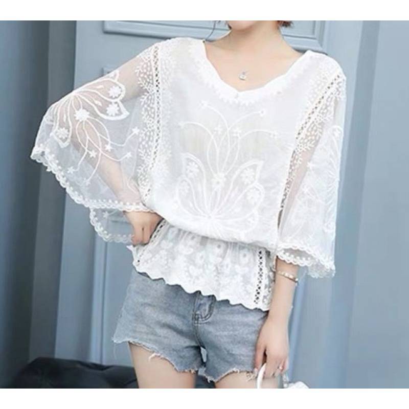 【เสื้อแฟชั่นสตรี】ปักลายดอกไม้ ใส่สบาย ระบายอากาศ   ดูดเหงื่อระบายอากาศไม่อบอ้าว ซักไม่ตกสี เนื้อผ้านุ่มบางเบาเหมาะสำหรับหน้าร้อน ใส่ได้ทั้งคนอ้วนคนผอม
