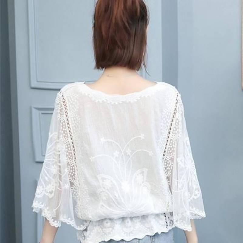 【เสื้อแฟชั่นสตรี】ปักลายดอกไม้ ใส่สบาย ระบายอากาศ   ดูดเหงื่อระบายอากาศไม่อบอ้าว ซักไม่ตกสี เนื้อผ้านุ่มบางเบาเหมาะสำหรับหน้าร้อน ใส่ได้ทั้งคนอ้วนคนผอม